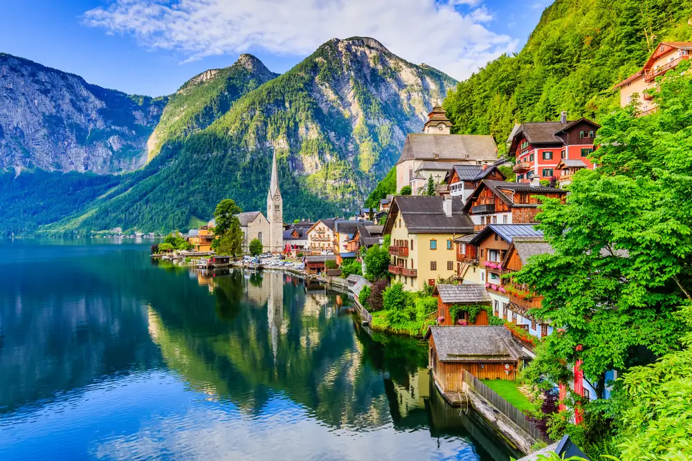 Hotels in Austria are waiting for you to discover the country's beauty! Find the best deals here.