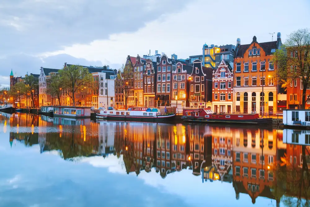 Cheap flights to Amsterdam - Book your flights to Amsterdam now!