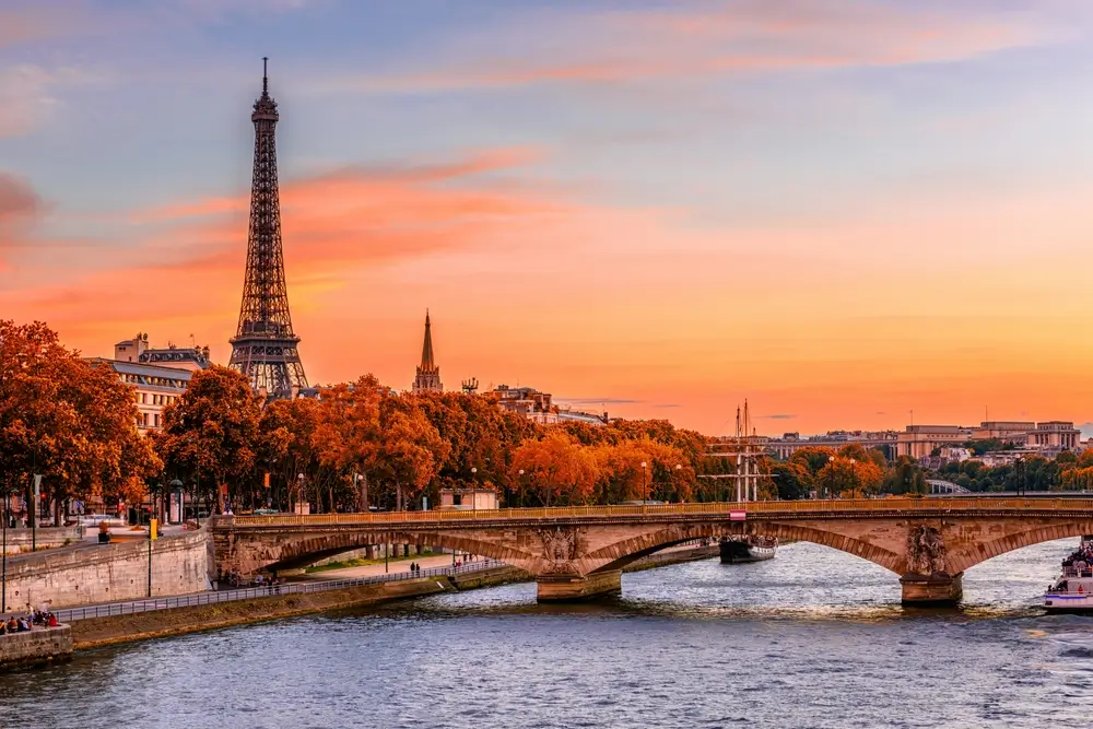 Cheap flights to Paris - Book your flights to Paris now!