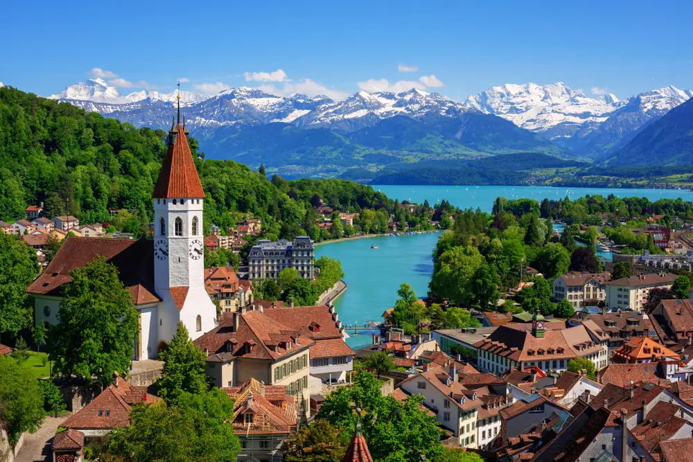 Hotels in Switzerland are waiting for you to discover the city's beauty! Find the best hotel deals.