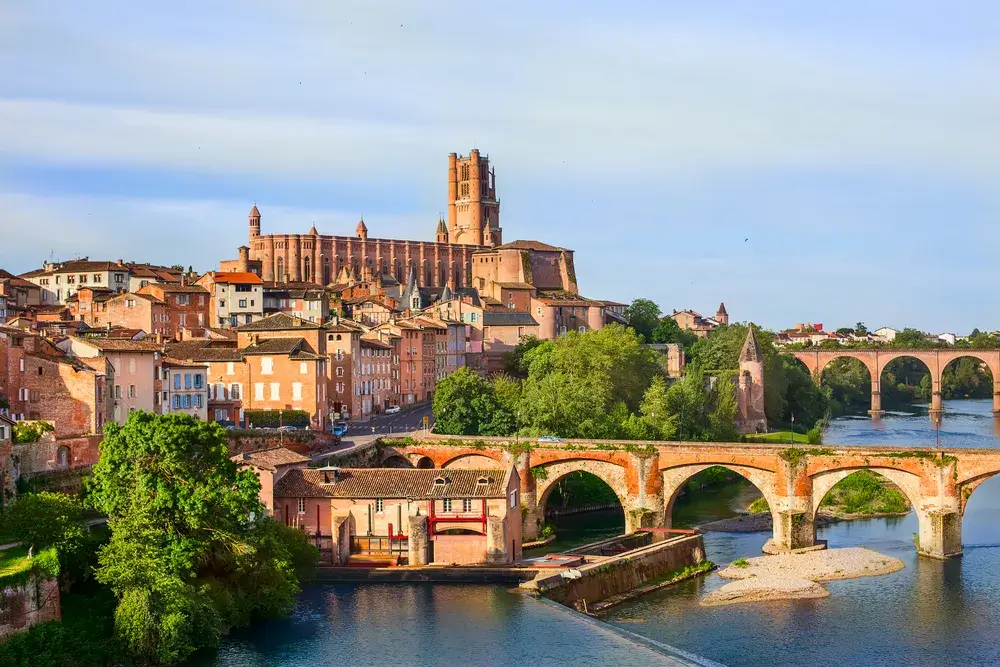 Toulouse Flights - Book your flights to Toulouse now!