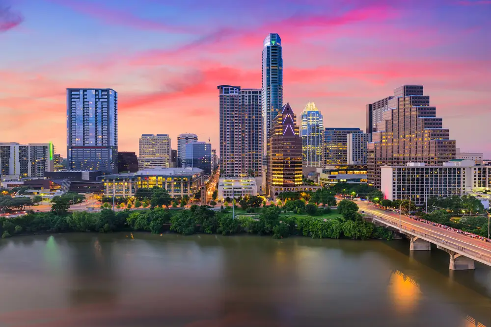 Hotels in Austin are waiting for you to discover the city's beauty! Find the best hotel deals.