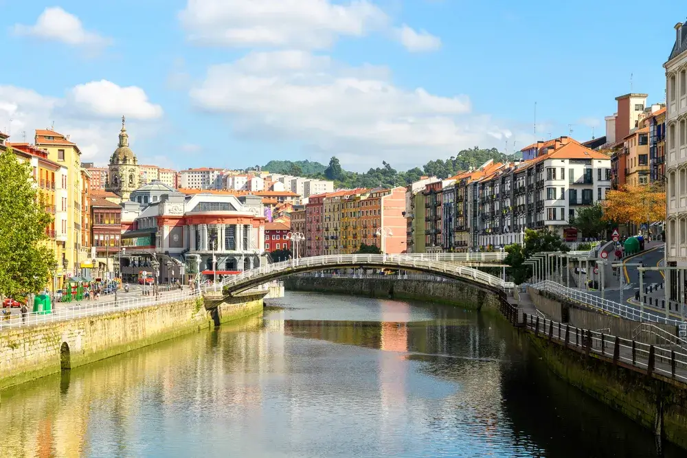 Hotels in Bilbao are waiting for you to discover the city's beauty! Find the best hotel deals.