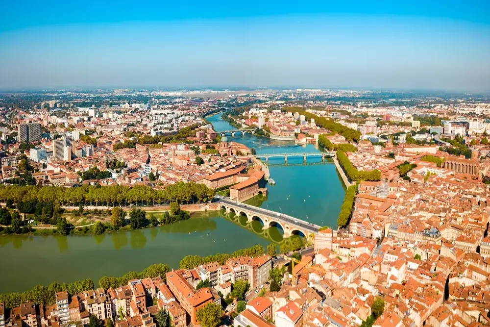Hotels in Toulouse are waiting for you to discover the city's beauty! Find the best hotel deals.