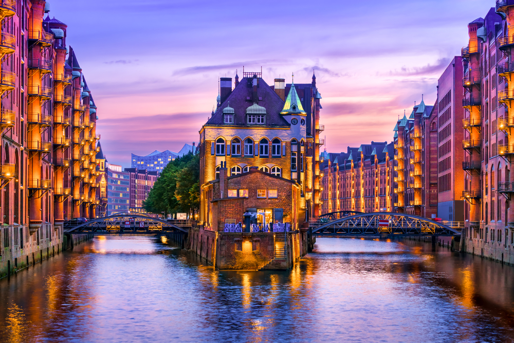 Hotels in Hamburg are waiting for you to discover the city's beauty! Find the best hotel deals.